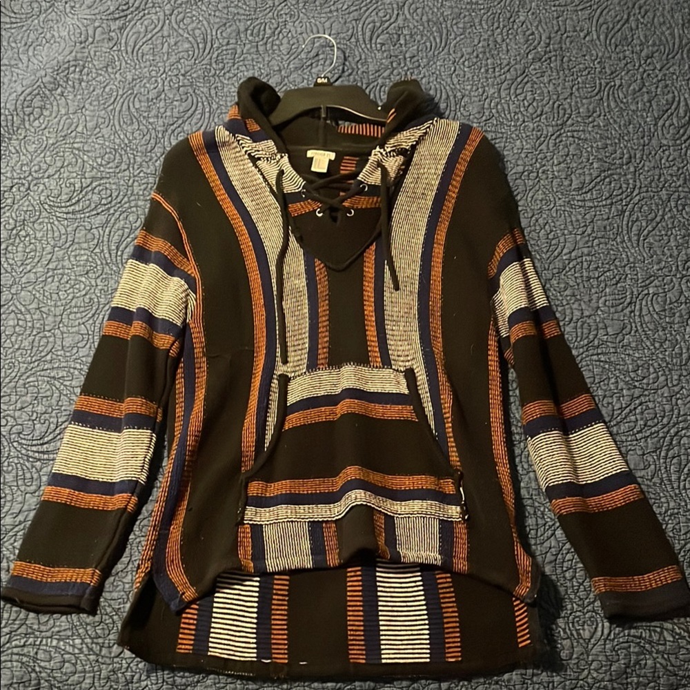 Forever 21 Black and White Knit Sweater
